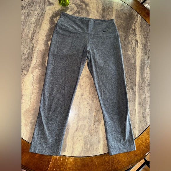 Set of Nike xs leggings in gray and black - Picture 6 of 9